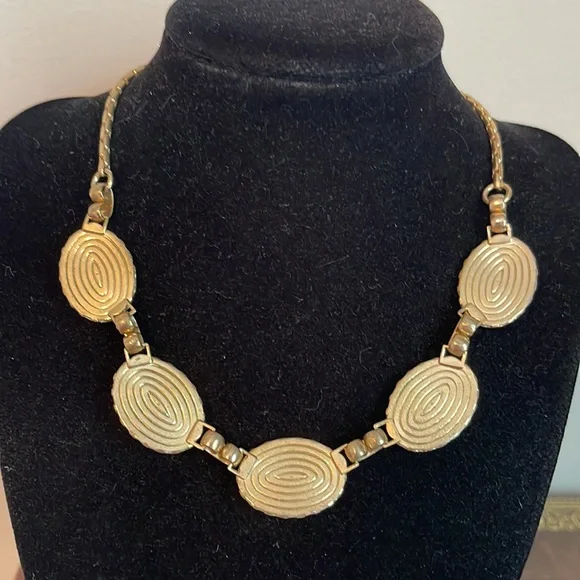 Vintage Gold and White Choker Style Necklace - Picture 5 of 6